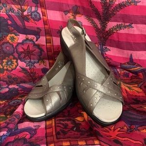 Peep toe slingback sandals